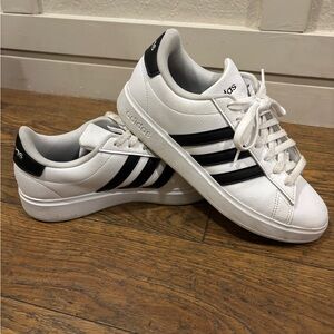 Adidas • Grand Court Sneakers